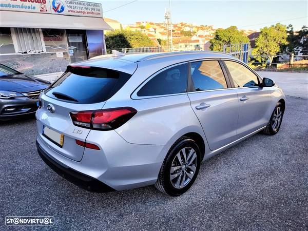 Hyundai i30 SW 1.6 CRDi Style Plus 7DCT - 4