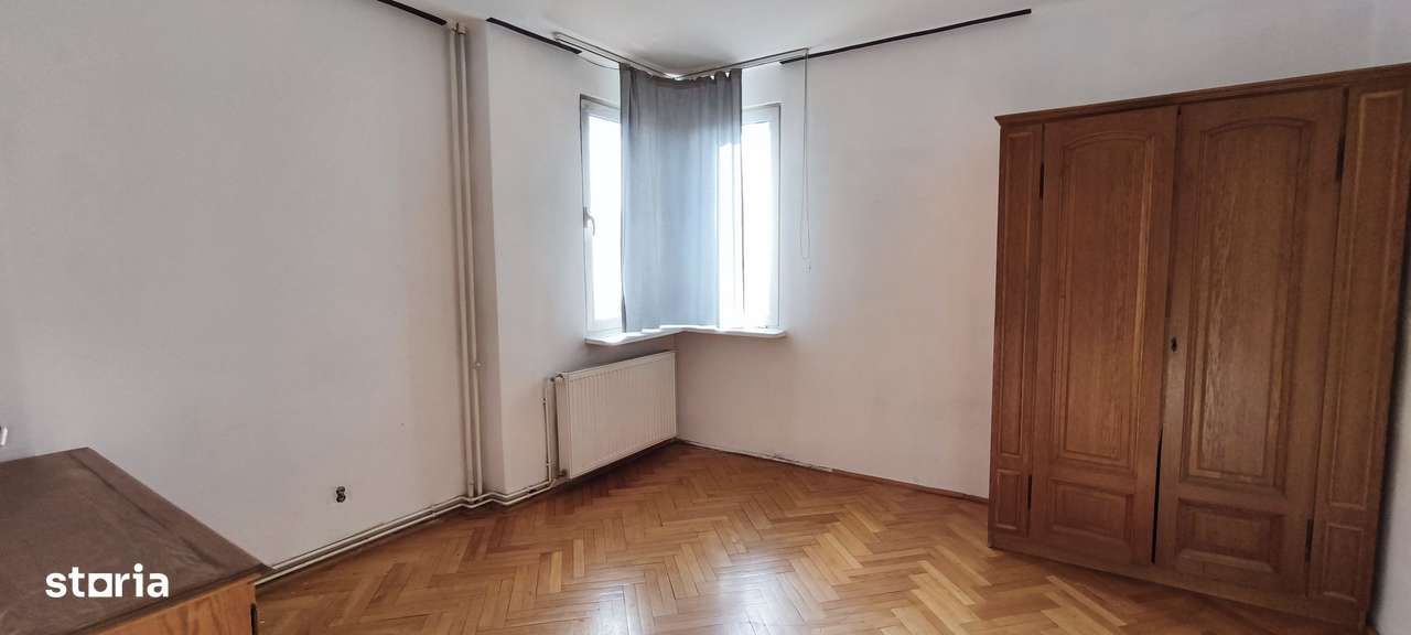 Ap. ultracentral, 4 camere, 2 bai, lift, bloc 1992 - Imagine principală: 4/11