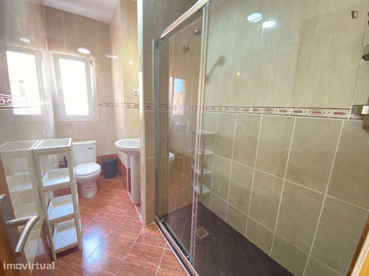 Quarto - localizado em Entrecampos Lisbon - Grande imagem: 5/25