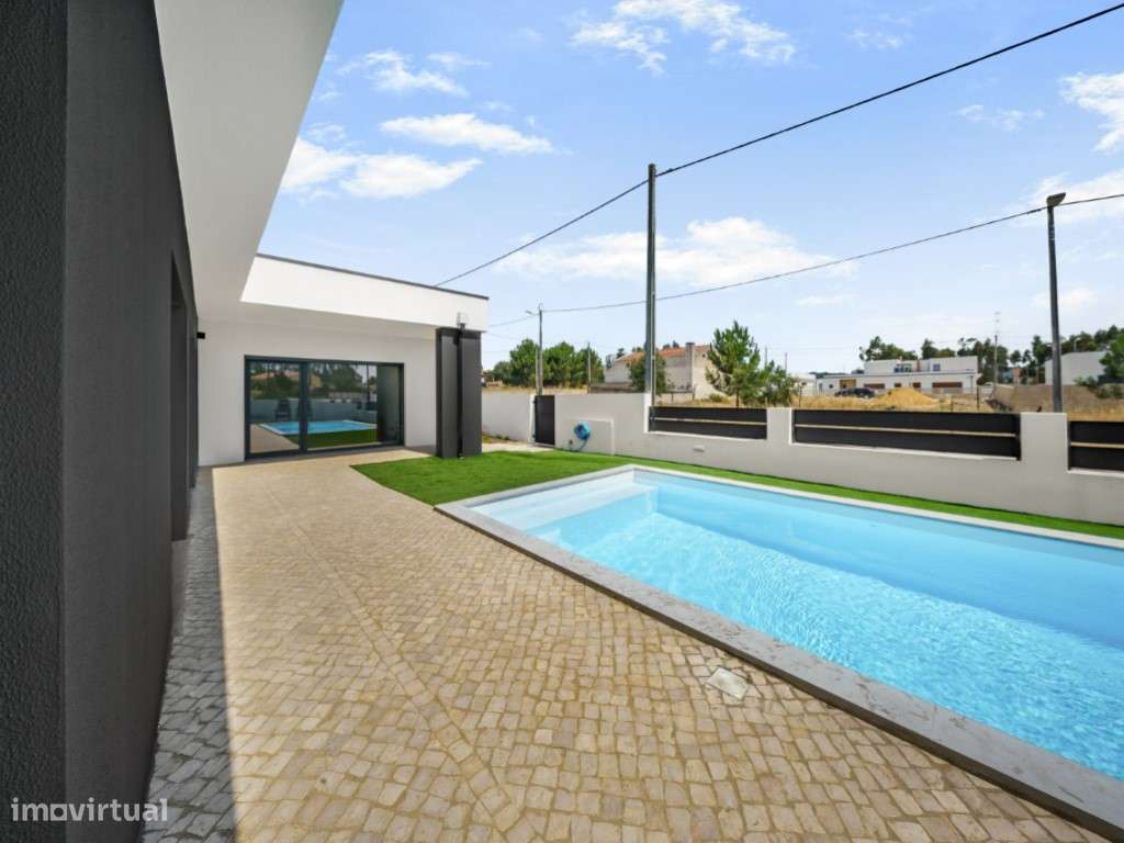 Moradia T3 Isolada com Piscina-28