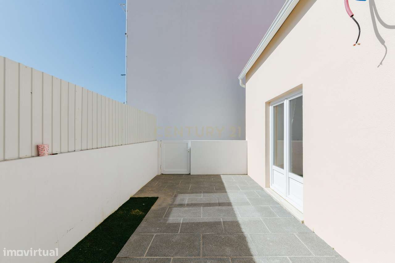 Moradia T1 Totalmente Renovada com Logradouro| Pinhal Novo-15