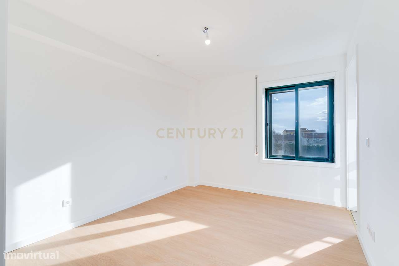 Apartamento T3 em Arrifana-18