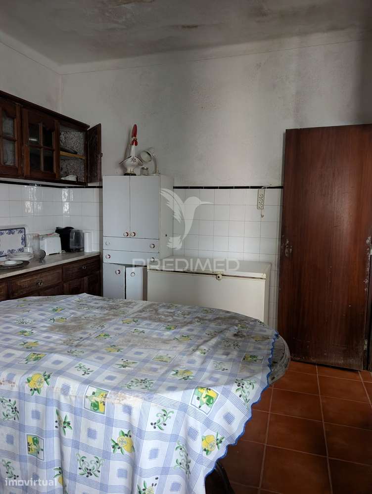 Moradia Bi-familiar para reconstrução - Grande imagem: 5/22