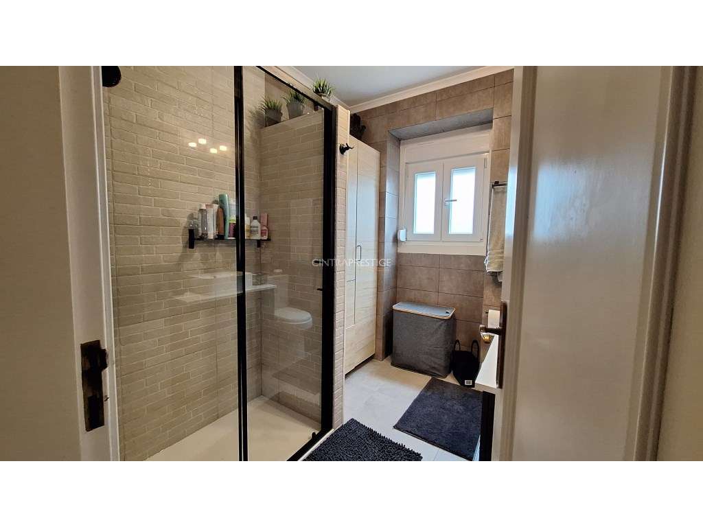 Apartamento T2 Totalmente Remodelado - Portela de Sintra-20