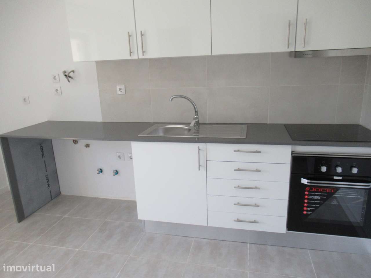 Apartamento T2 renovado na Amora, perto do rio-13