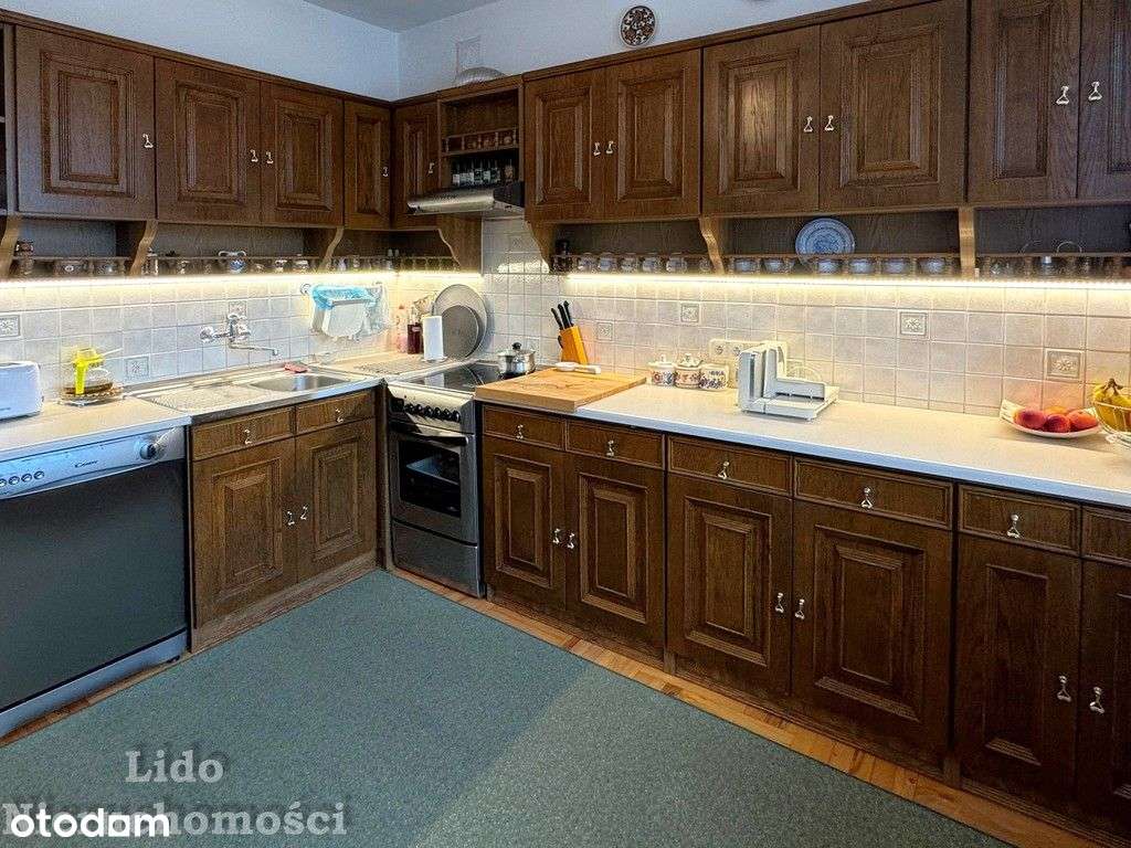 Dom w atrakcyjnej lokalizacji-6