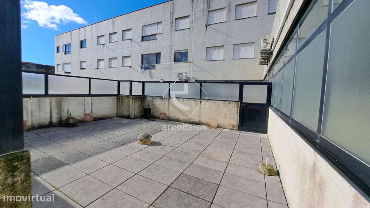 Apartamento com Terraço 40m2 de uso privado - T2+1-centro vila - Arcos-23