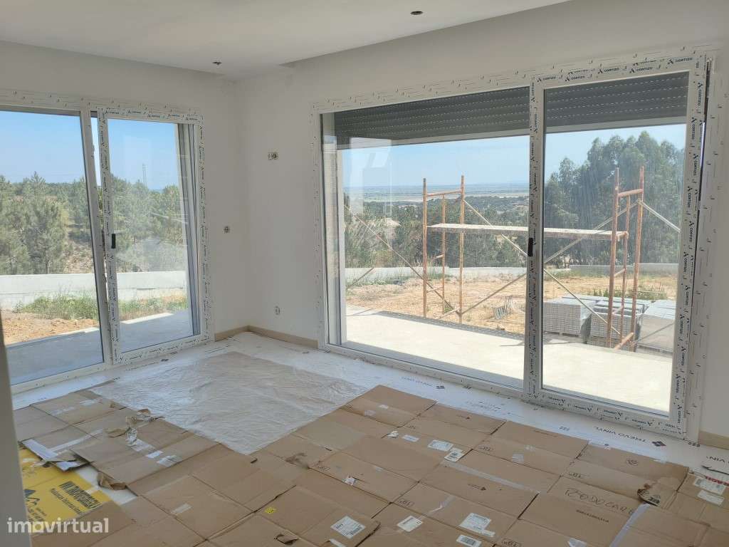 MORADIA T4 TÉRREA A ESTREAR - CASAIS DOS BRITOS - AZAMBUJA-24