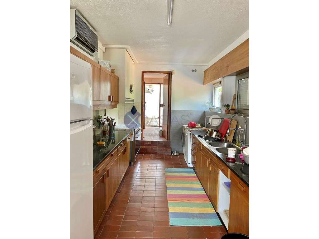 Moradia para remodelação, situada em Albarraque.-6