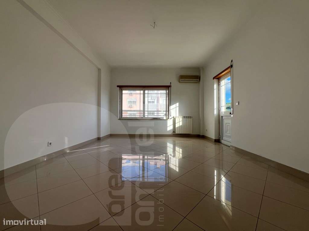 Apartamento T2 | com parqueamento | junto á baía do Seixal - Grande imagem: 4/11