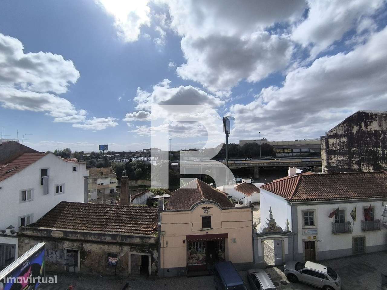 Apartamento T3 Remodelado no Centro de Camarate-18