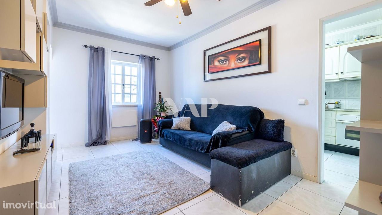 Apartamento T1+1 no centro de Quarteira, a curta distância da praia.