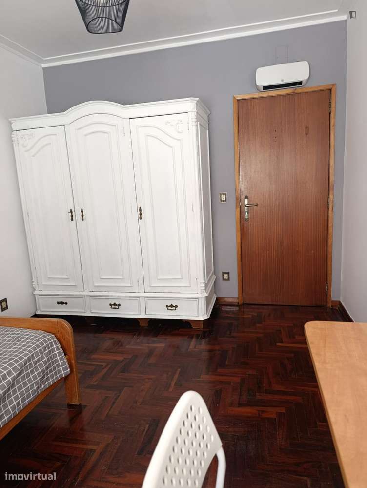 Quarto - localizado em Coimbra - Grande imagem: 5/6