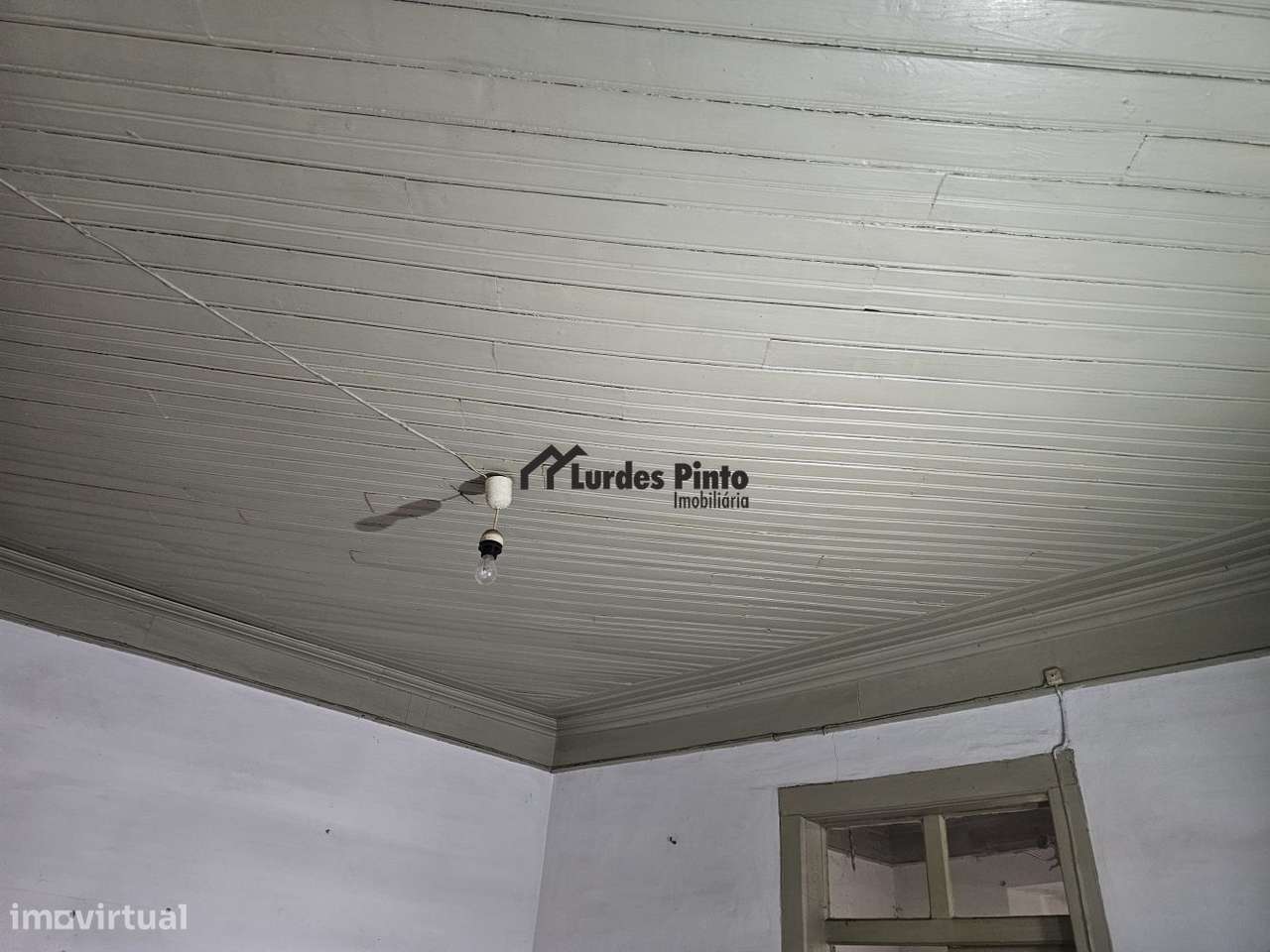 Moradia com possibilidade de seis T1-10