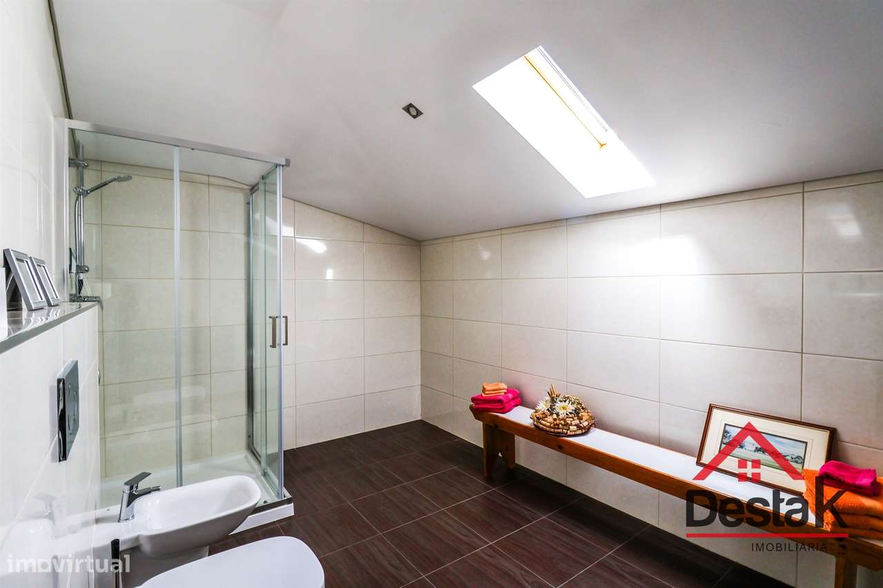 Fantástica Moradia isolada V4 em Lordosa, Viseu-37