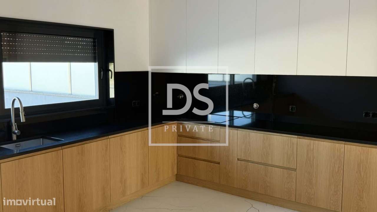 Última Moradia T3 em Amarante | 309 m² | Garagem 4 Carros | Vista Pano-7