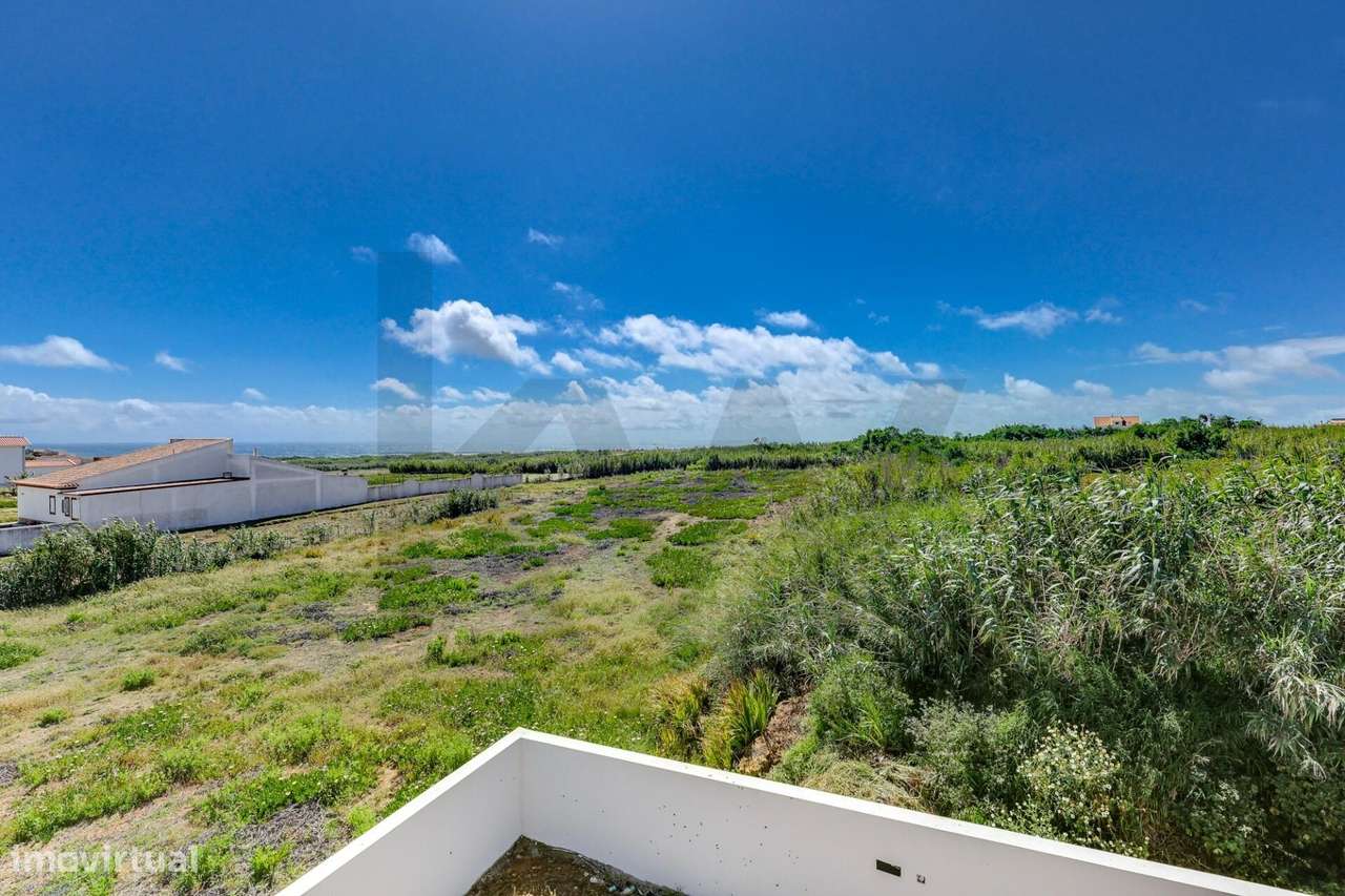 Moradia T4 nova a 300 metros do mar, em Casais de São Lourenço .-26