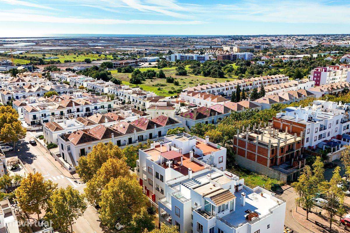 Apartamento T2 com Grandes Varandas e estacionamento no Mato Santo Esp-27