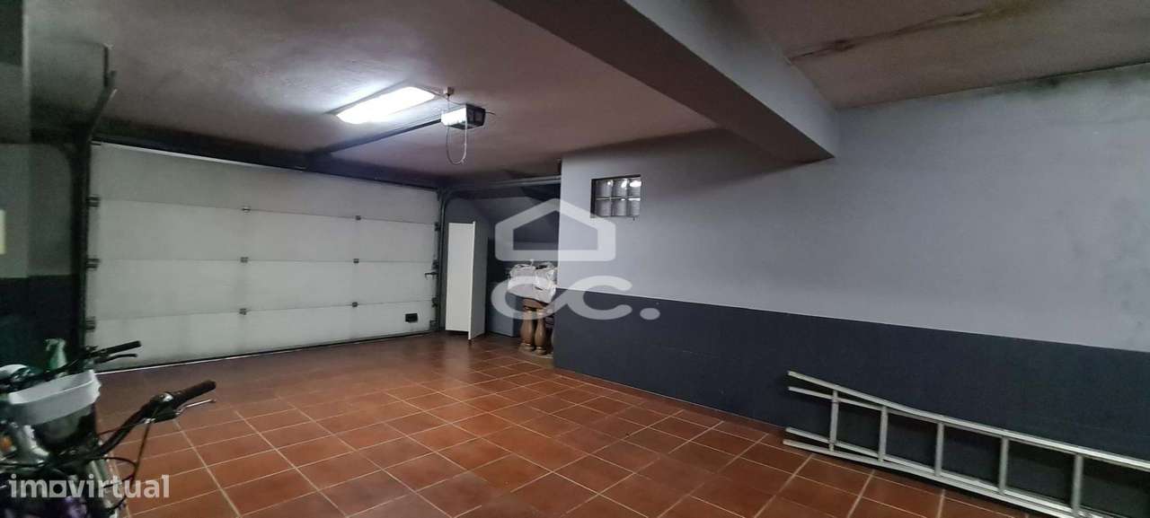 Vivenda de luxo com piscina e vistas deslumbrantes a minutos do centro-48