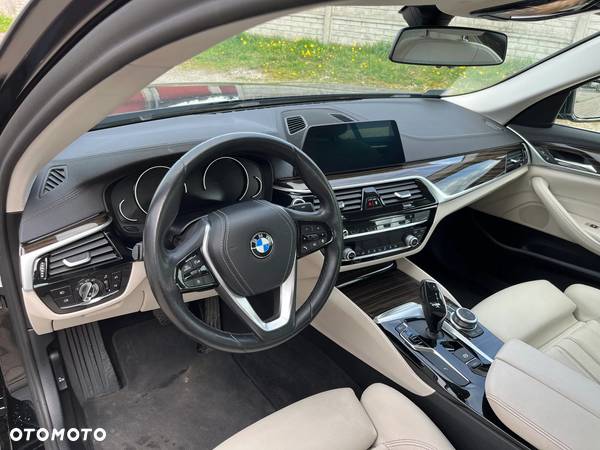 BMW Seria 5 520d Luxury Line sport - 12