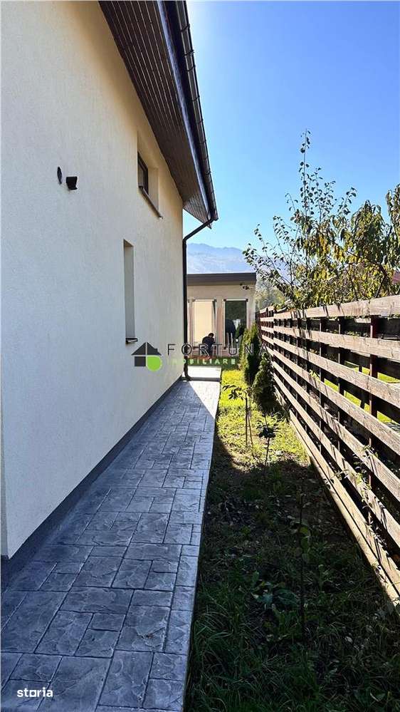 Casa 5 camere constructie noua 440 mp teren Sacele-18