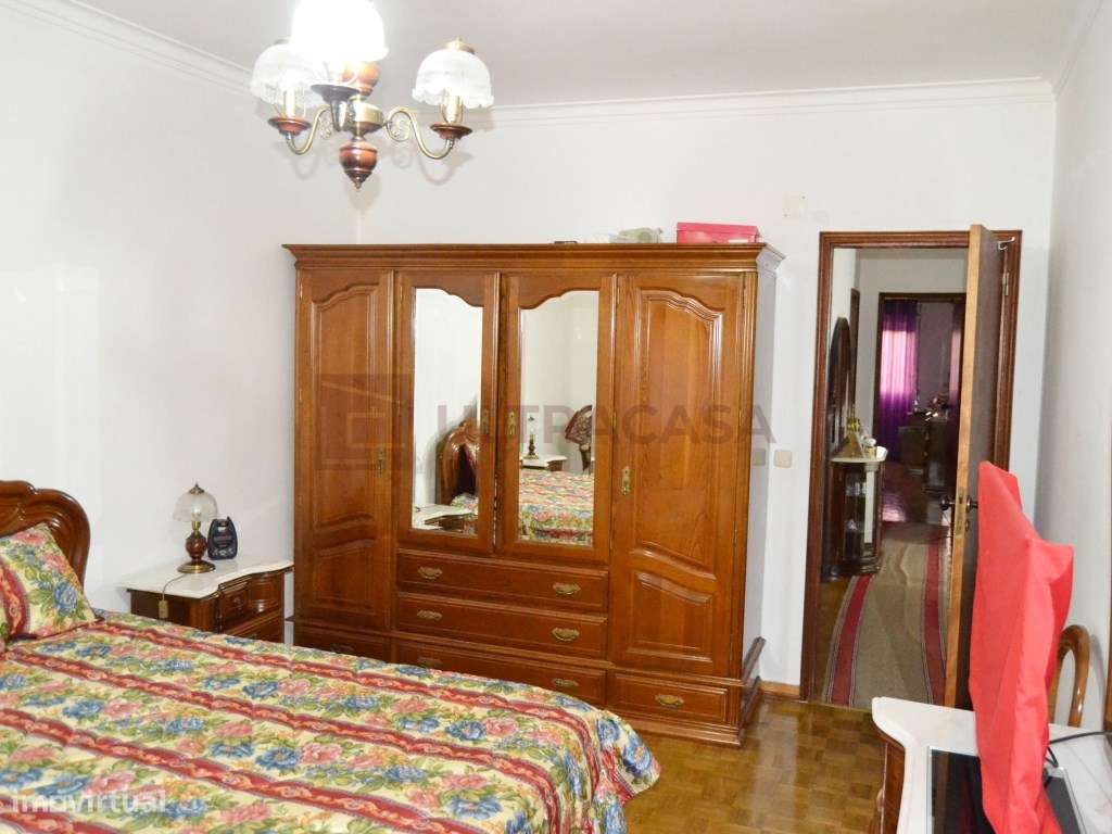 Vende-se excelente Moradia V7 com Garagem-17