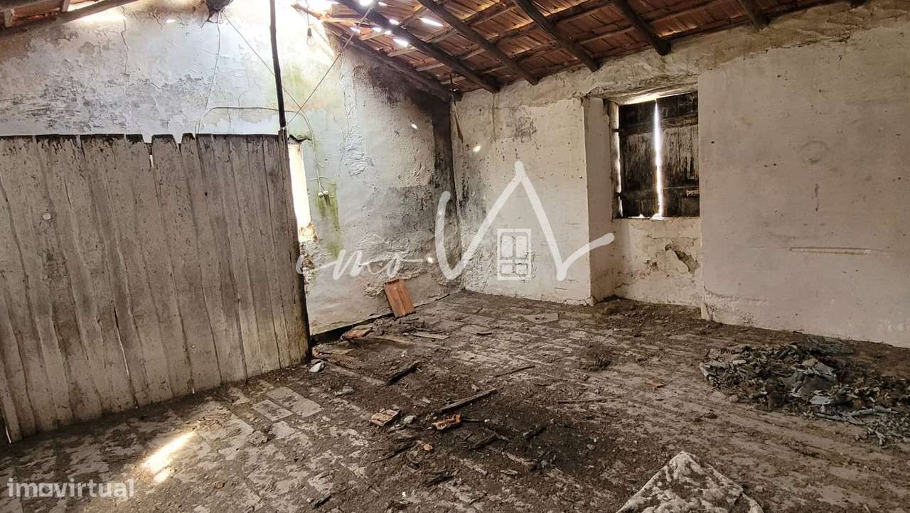 Moradia para remodelar junto à praia da Ereira - Grande imagem: 5/16