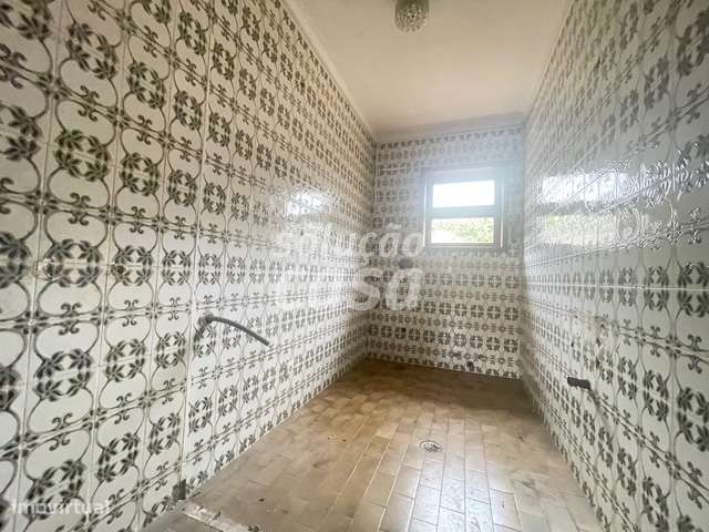 Moradia Isolada T4 para REMODELAR, com 2860m2 de Terreno!-28