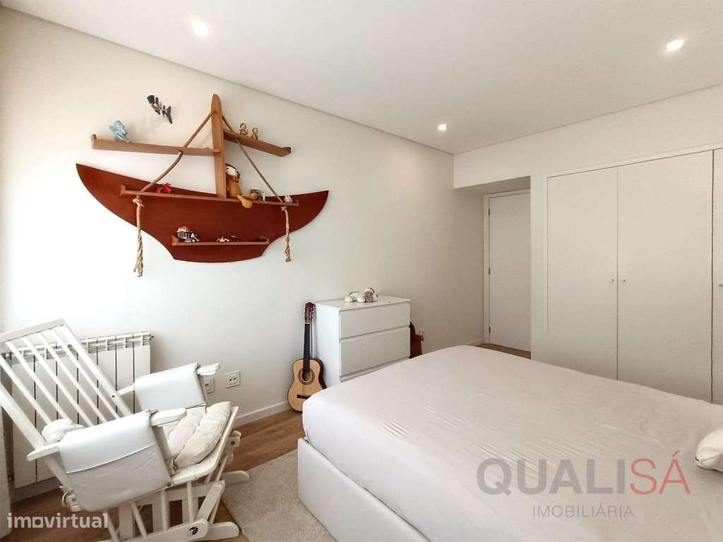 Apartamento T3 de gaveto com varandas, garagem fechada e excelentes...-31