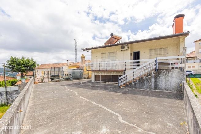 Moradia Espaçosa e Versátil em Oliveira de Azeméis-24