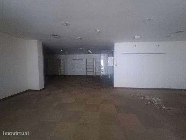 Estabelecimento Comercial no Bonfim — Porto - Grande imagem: 5/8