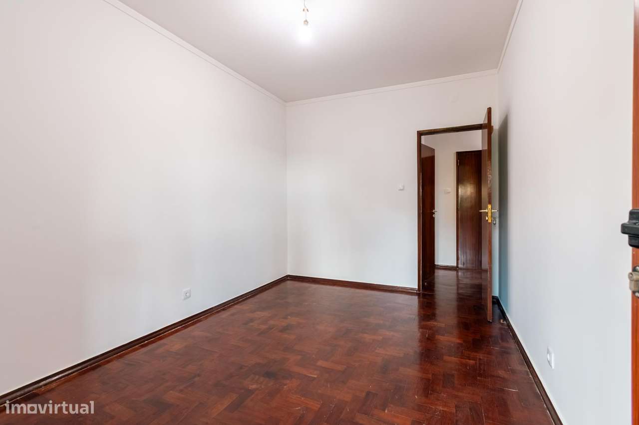 Apartamento T3 em Linda-a-Velha-8