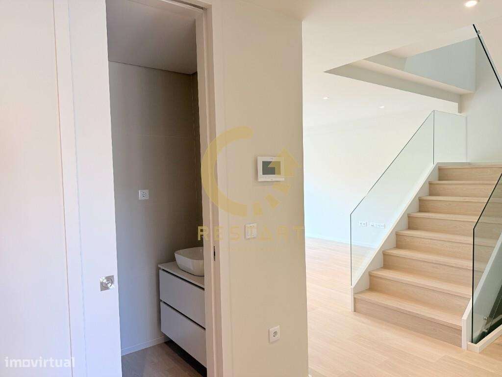 Moradia T3 com 3 suites e garagem para 2 carros - Grande imagem: 4/47