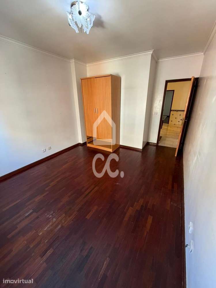 Apartamento T2 com Excelentes Áreas | Tapada das Mercês-8