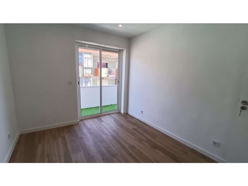 Apartamento T3 REMODELADO | Centro do Cacém-17
