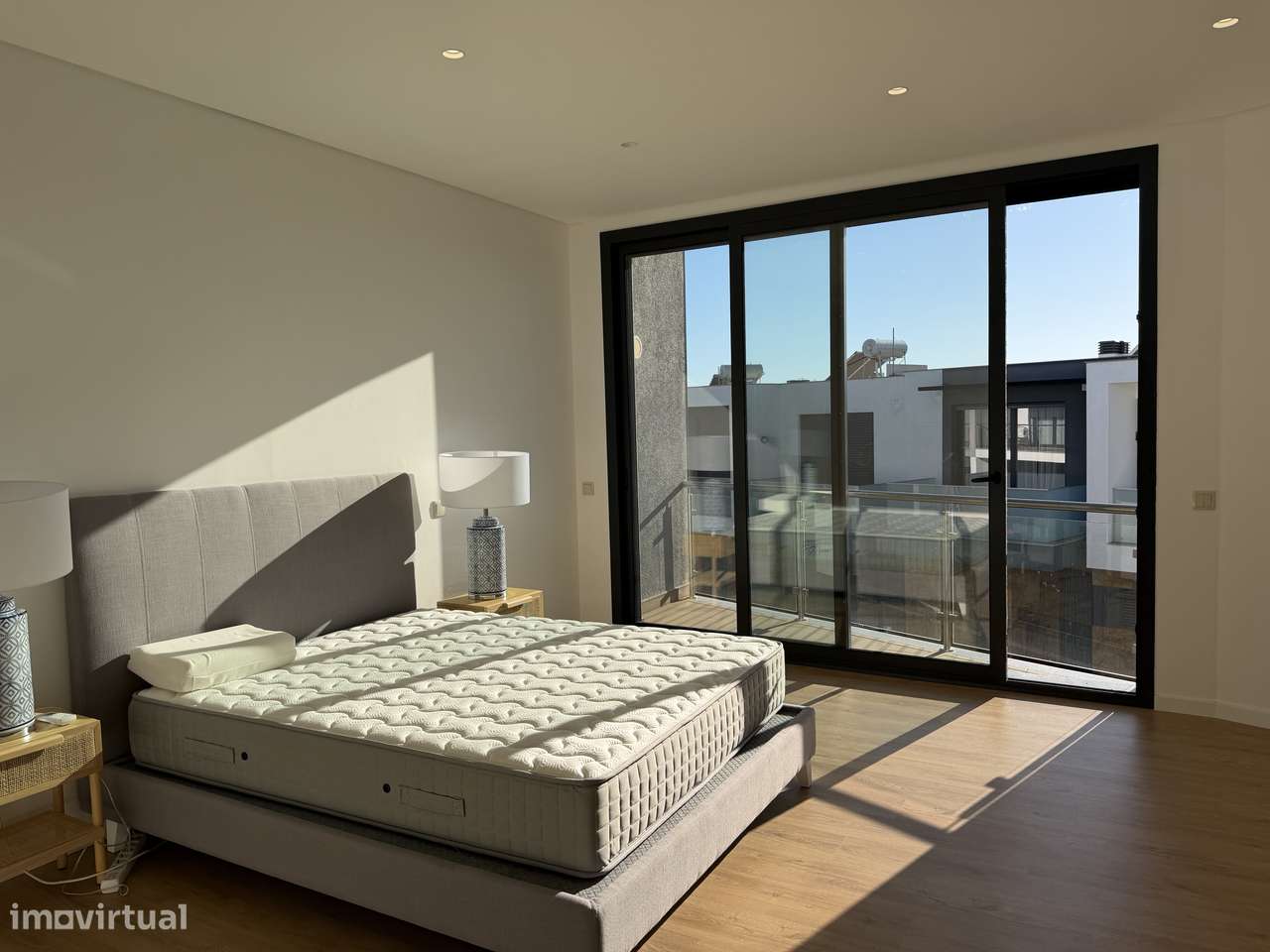Moradia T4 NOVA com box e piscina-23
