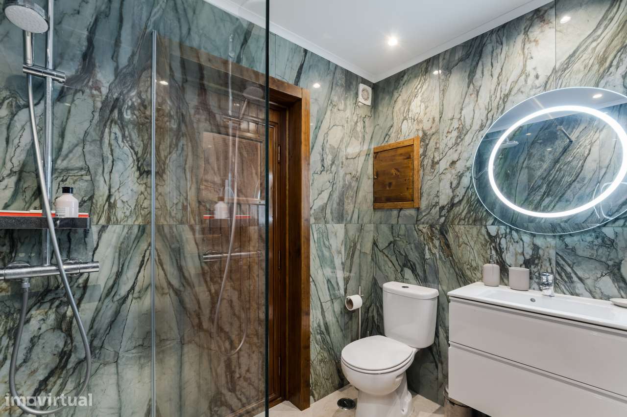 Viva o Sonho de Cascais: Duplex Exclusivo com Vista Mar!-34