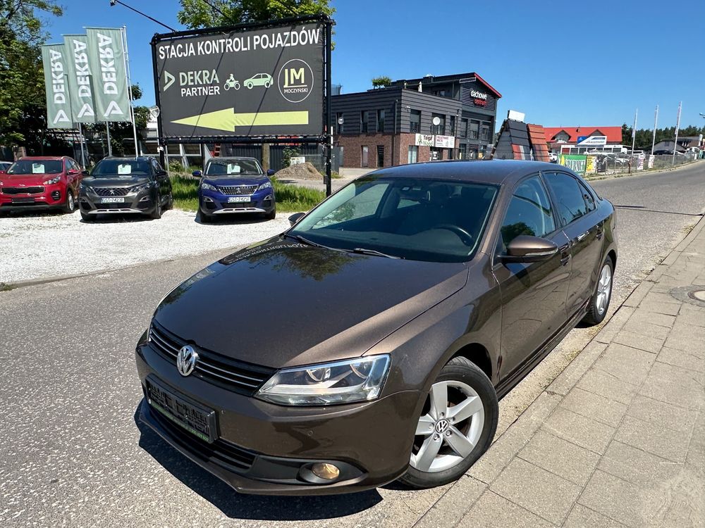 Volkswagen Jetta A6 1.6 TDI Blue Motion Technology Life 2012