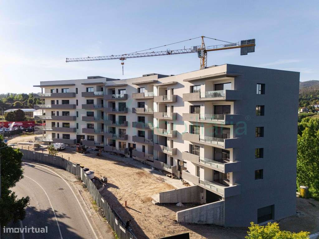 Apartamento T3 com Excelentes Áreas em Zona Central de Lousada-43