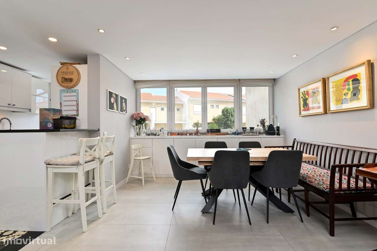 Moradia T3+1 | Sotão e Cave | Remodelada | Pátio Exterior | Amoreira |-0