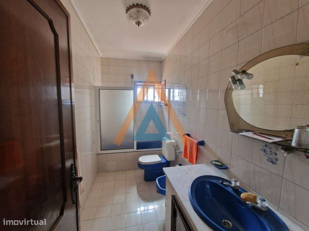 Excecional casa com 3 pisos e anexos, amplos espaços, possibilidade...-19