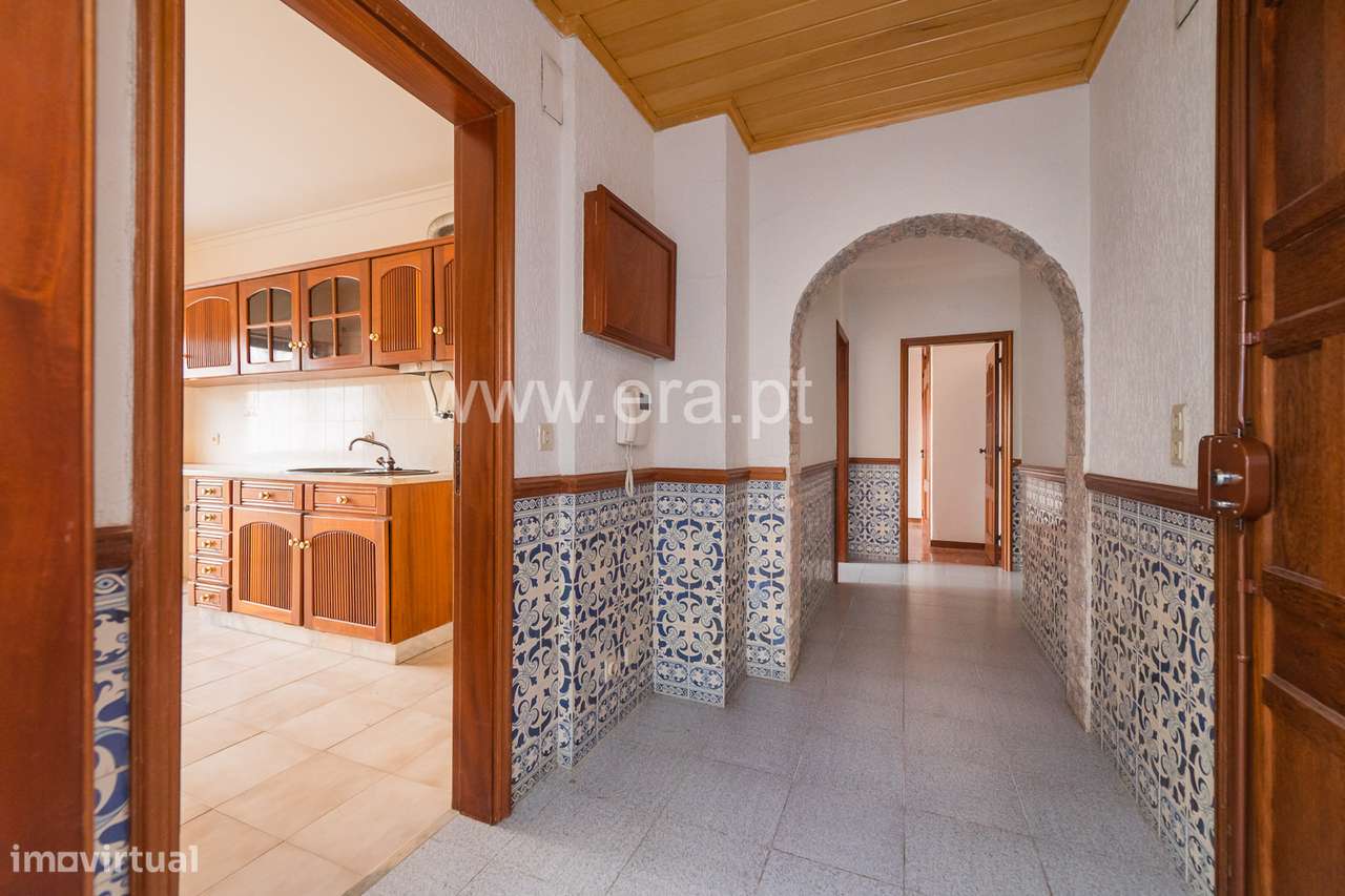 Apartamento T2 com Excelente Luminosidade e Localização – Massamá - Grande imagem: 4/30