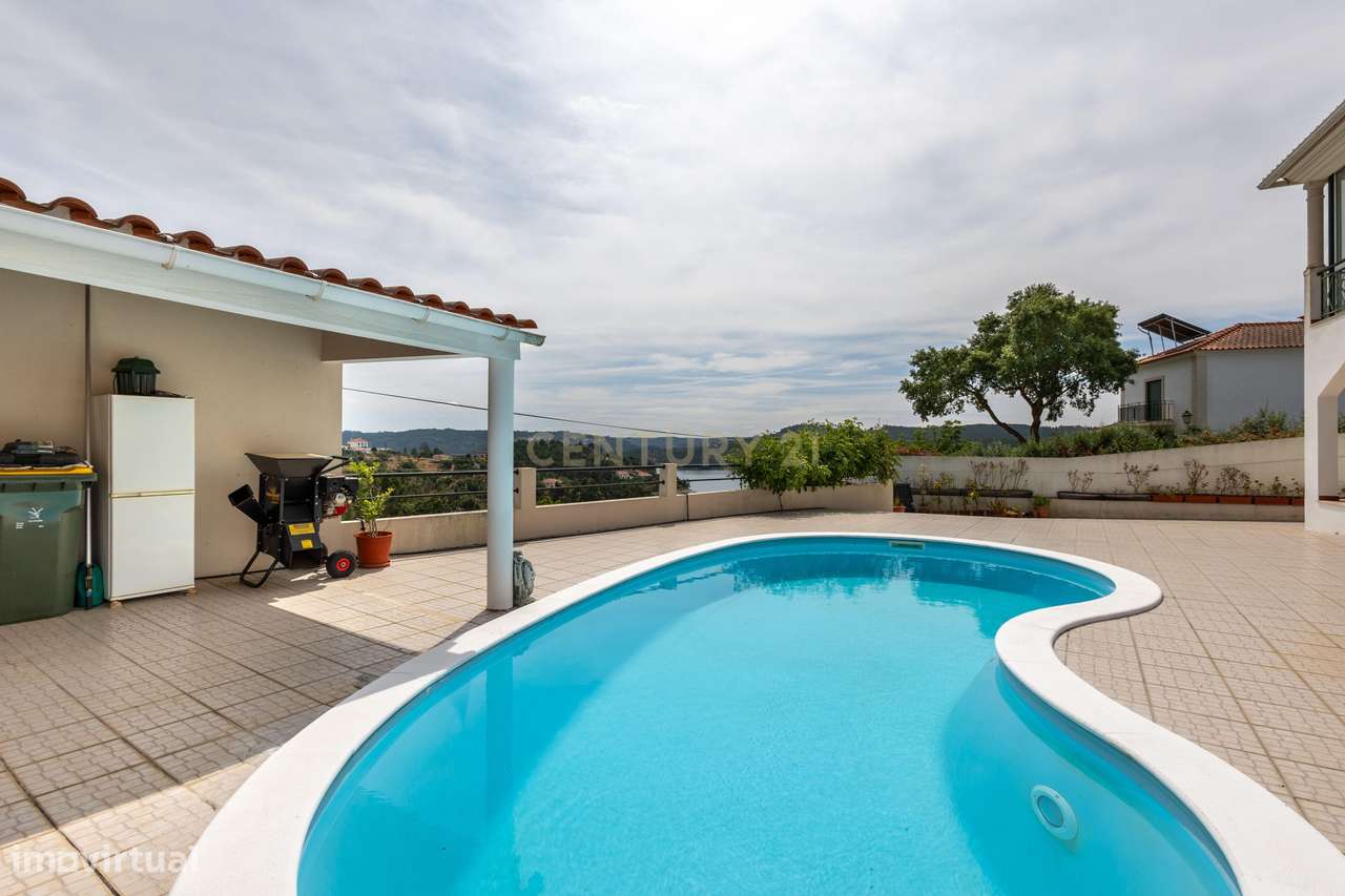 Moradia de Luxo com Vista Panorâmica sobre o Castelo do Bode e Piscina-15