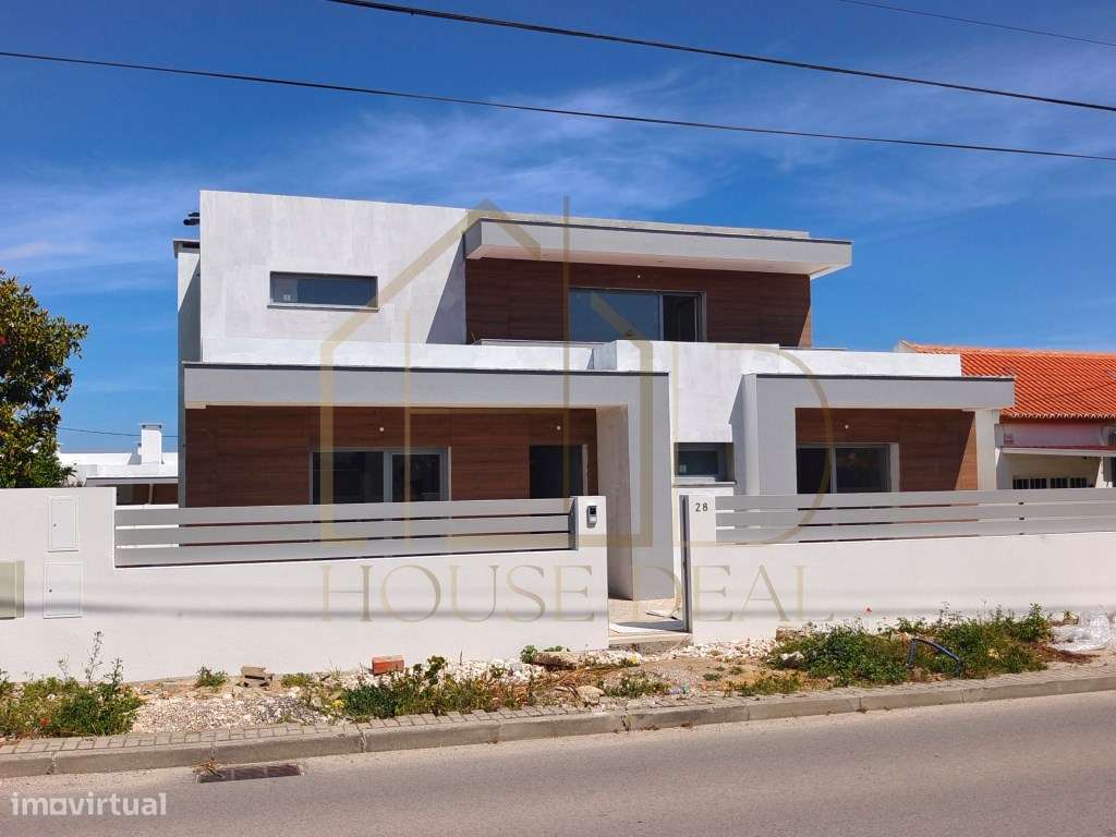 Luxuosa Moradia T4 1 Com Garagem E Piscina Azeitao