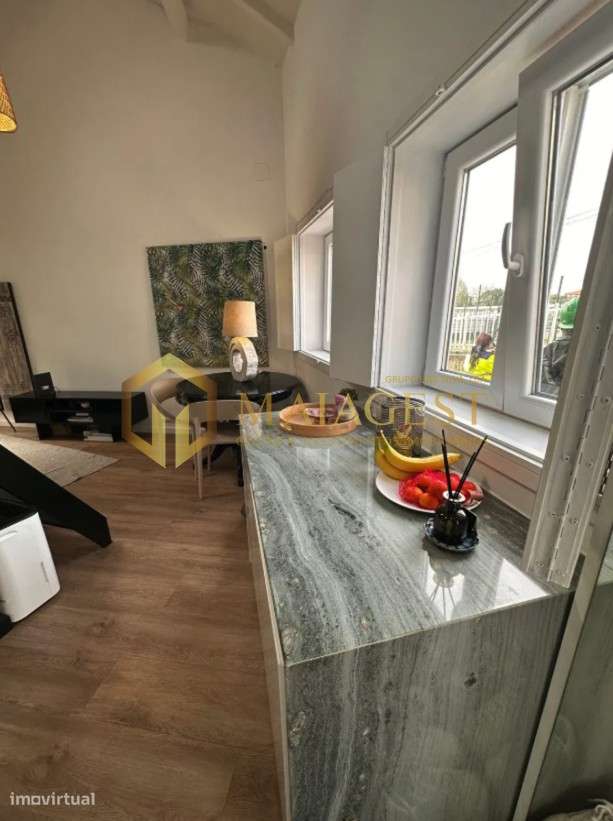 Estúdio Independente Renovado com Mezanino no Coração do Porto - Grande imagem: 4/9