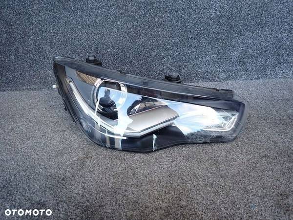 AUDI A1 XENON LED 10- reflektor prawy lampa prawa - 1