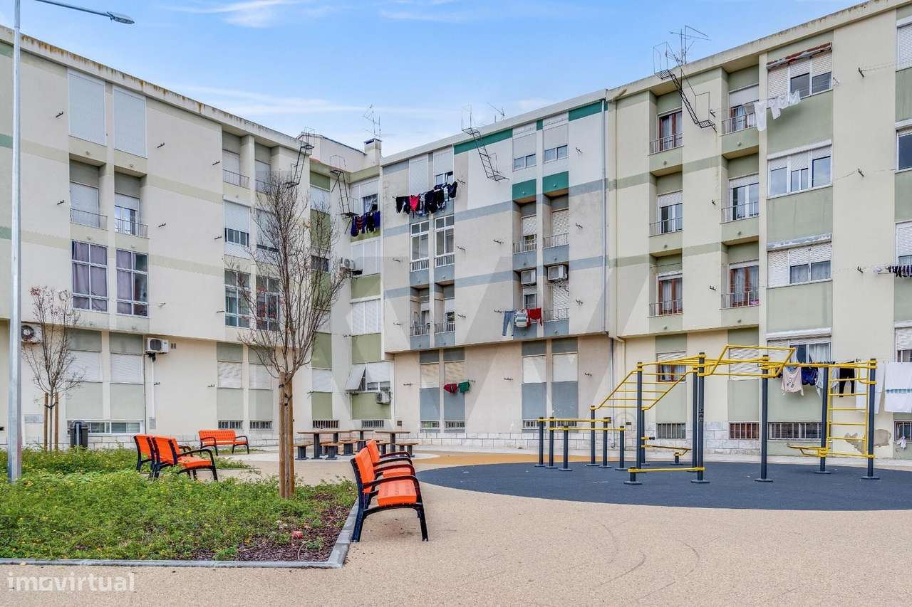 Apartamento T2 Remodelado e Luminoso – Rua da Paz, Moita - Grande imagem: 4/25