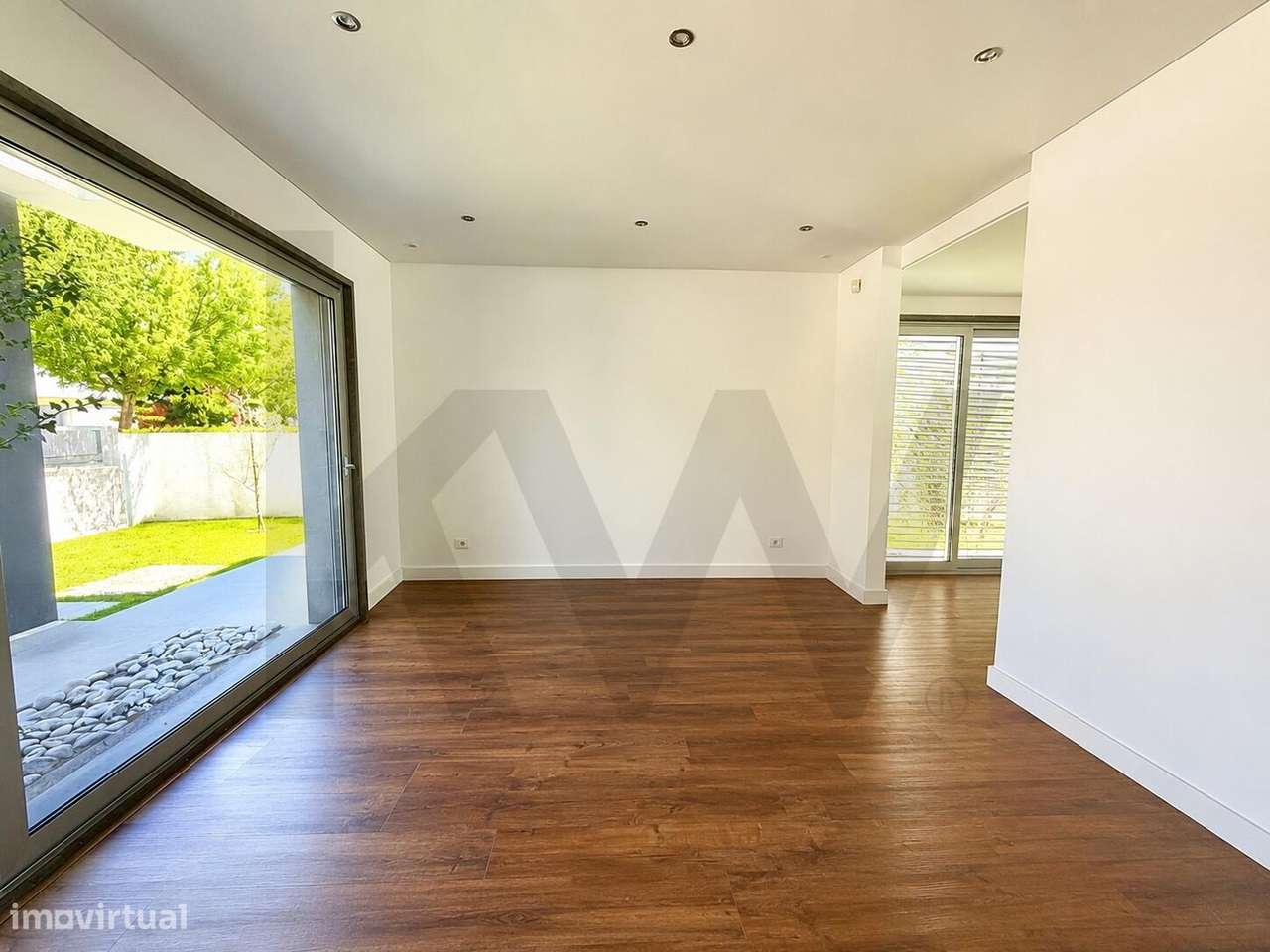 Moradia Isolada de Luxo, T5 com Piscina para a venda em Santo António-7