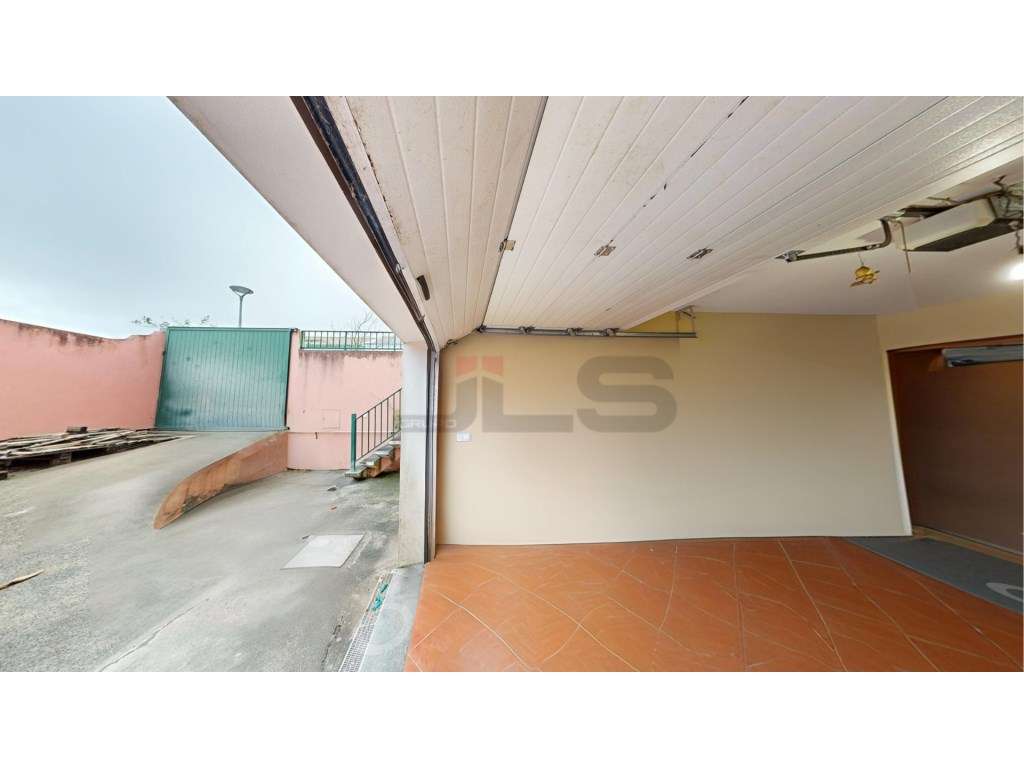 Moradia V4+1 próximo do Parque Urbano, São Pedro, Ponta Delgada-12