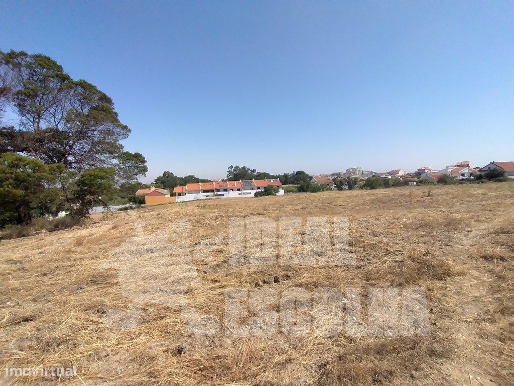 Terreno de 22.000 m2 - Foros de Amora 2.000.000.00€.......